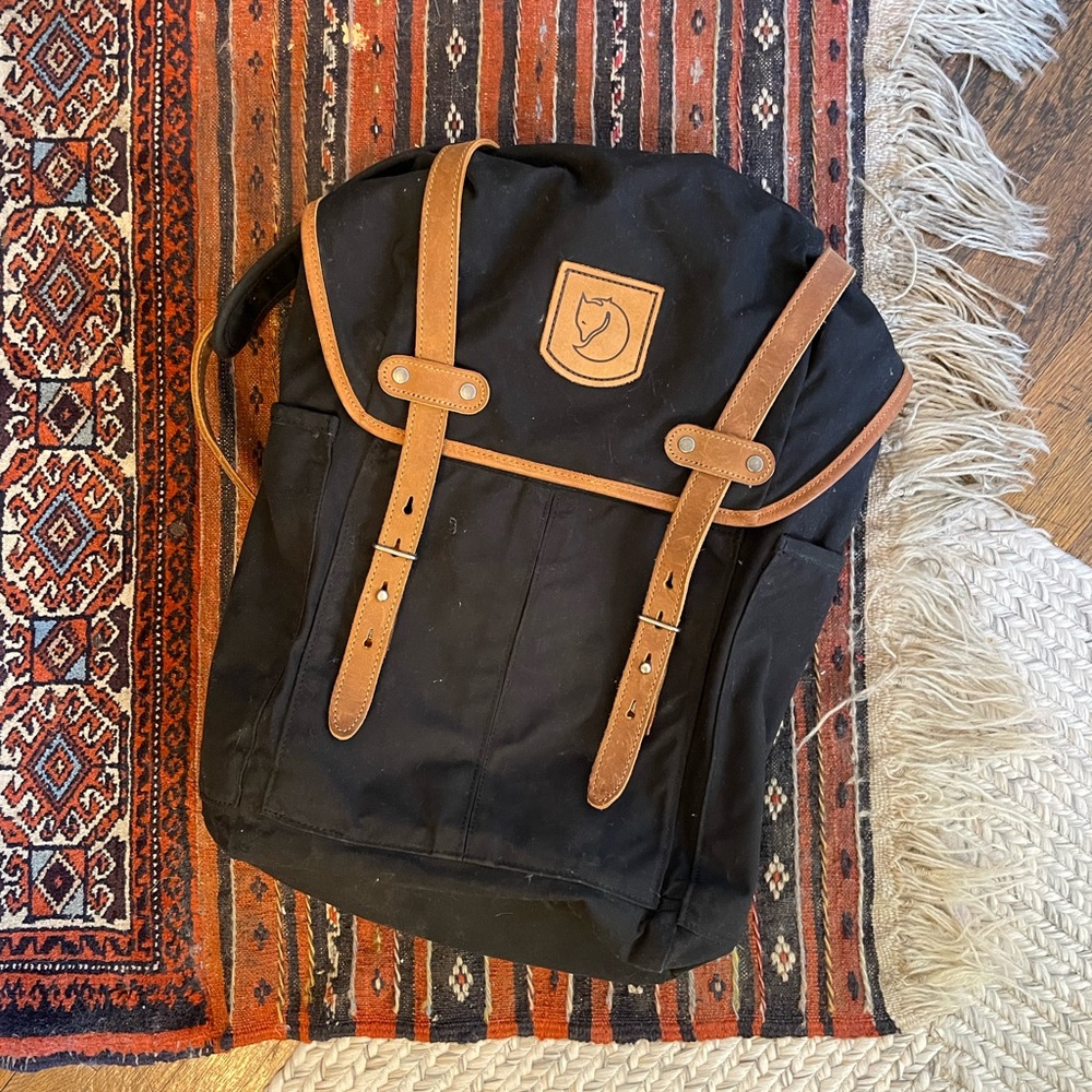 Fjallraven - Rucksack No. 21 Medium Backpack, Laptop, Dark Grey (black).